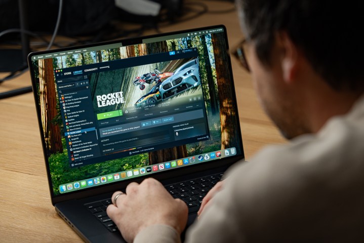 Mở bằng Steam trên MacBook Pro.